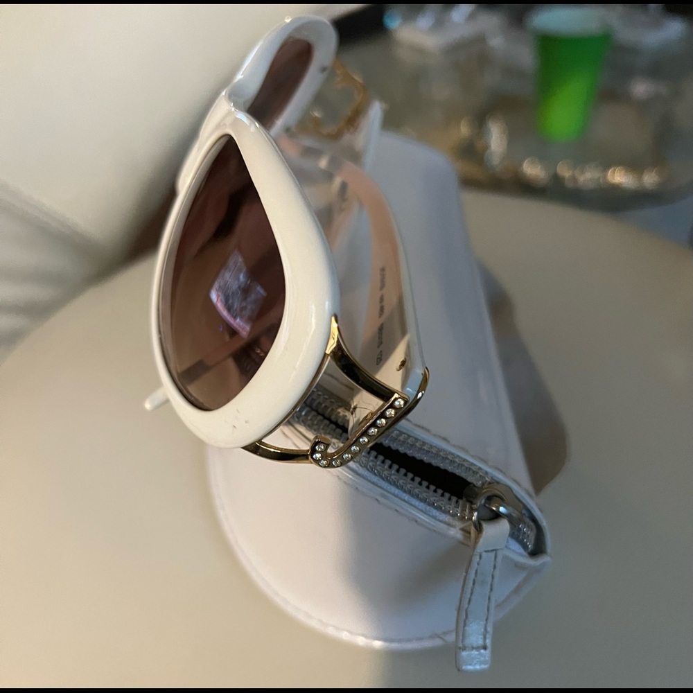 White frame brown tint lens authentic Just Cavalier with JC rhinestones sunnies - Picture 7 of 12